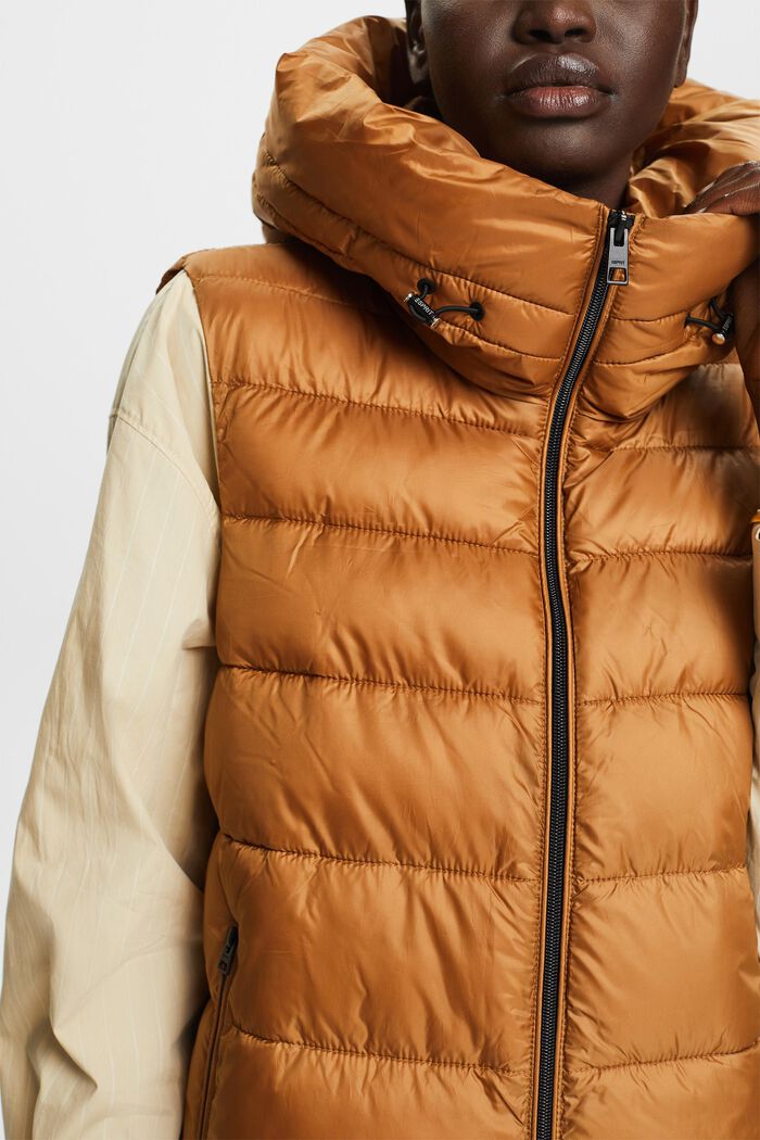 In materiale riciclato: gilet trapuntato, CARAMEL, detail image number 2