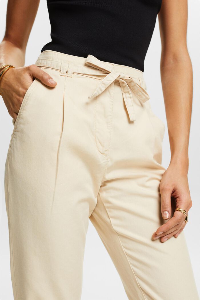 Pantaloni chino con cintura, CREAM BEIGE, detail image number 4