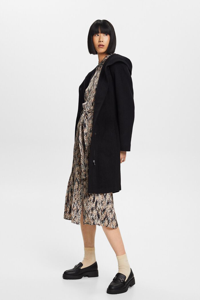 In materiale riciclato: cappotto in misto lana con cappuccio e cintura, BLACK, detail image number 1