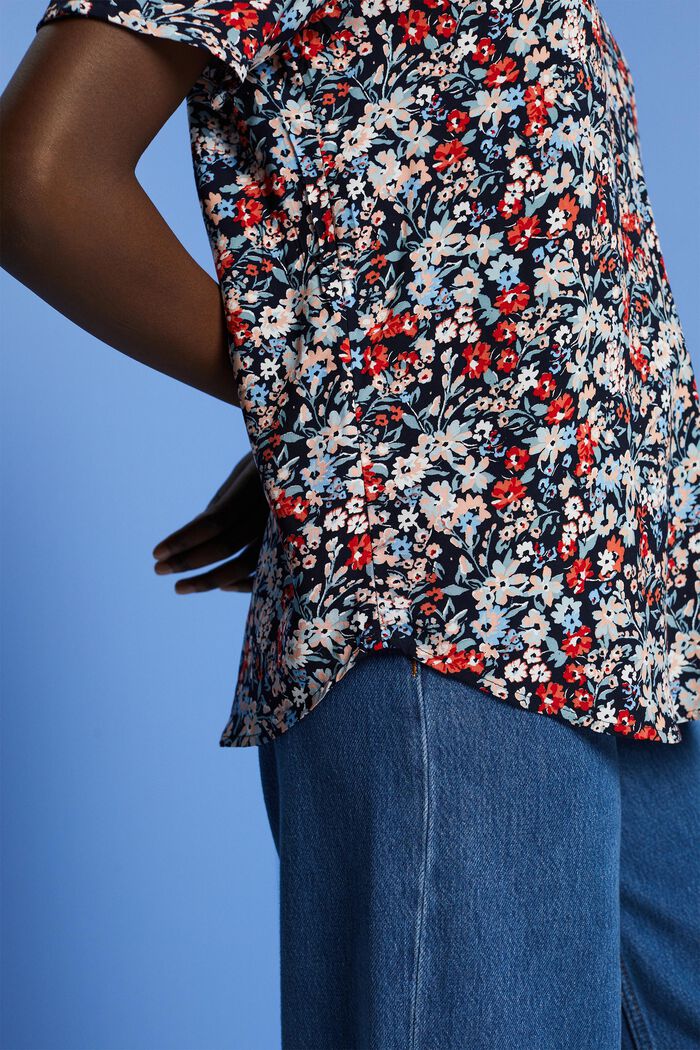 Blusa floreale con spacco sullo scollo, NEW NAVY, detail image number 4