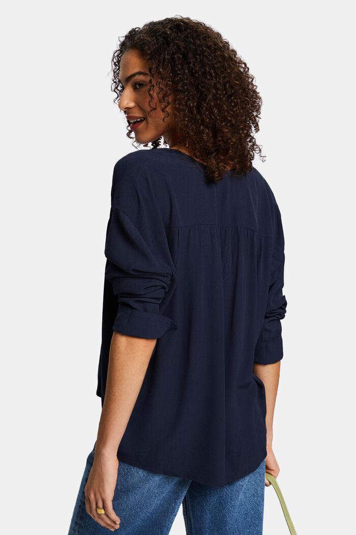 Blusa in crêpe con scollo a V, NAVY, detail image number 3