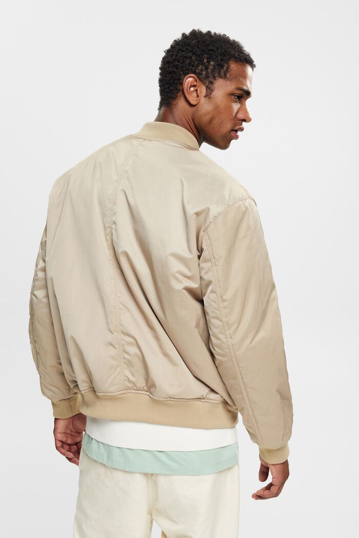 In materiale riciclato: Giacca bomber con ampie tasche, PALE KHAKI, detail image number 3