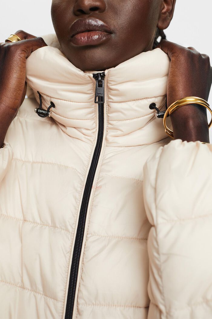 Riciclato: cappotto in piumino con cappuccio, CREAM BEIGE, detail image number 2