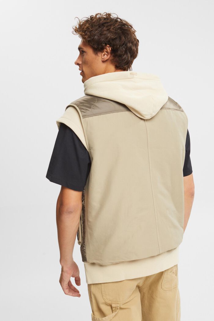 In materiale riciclato: Gilet con tasche, PALE KHAKI, detail image number 3